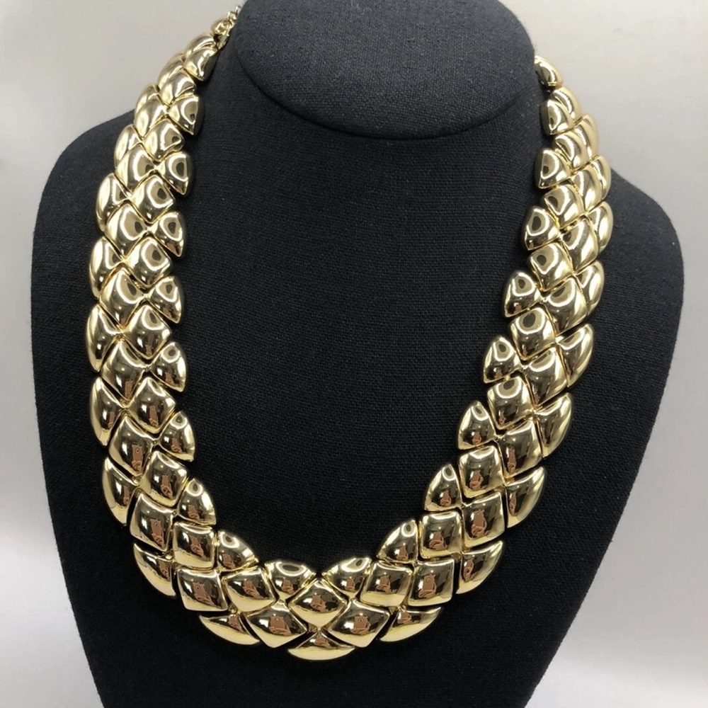 Gold Tone Necklace with Intricate Rope Design